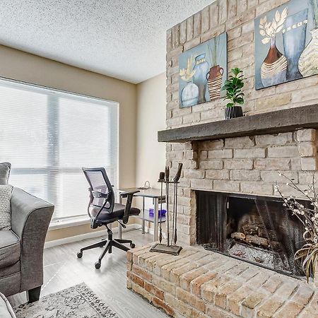 Cheerful 3-Bedroom Home With Indoor Fireplace Houston Dış mekan fotoğraf