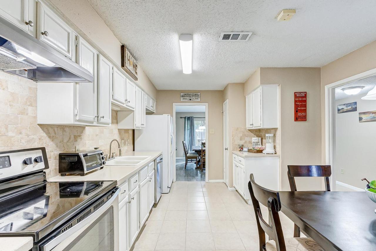 Cheerful 3-Bedroom Home With Indoor Fireplace Houston Dış mekan fotoğraf