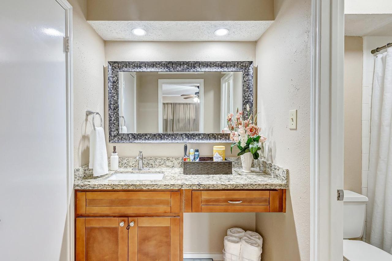 Cheerful 3-Bedroom Home With Indoor Fireplace Houston Dış mekan fotoğraf