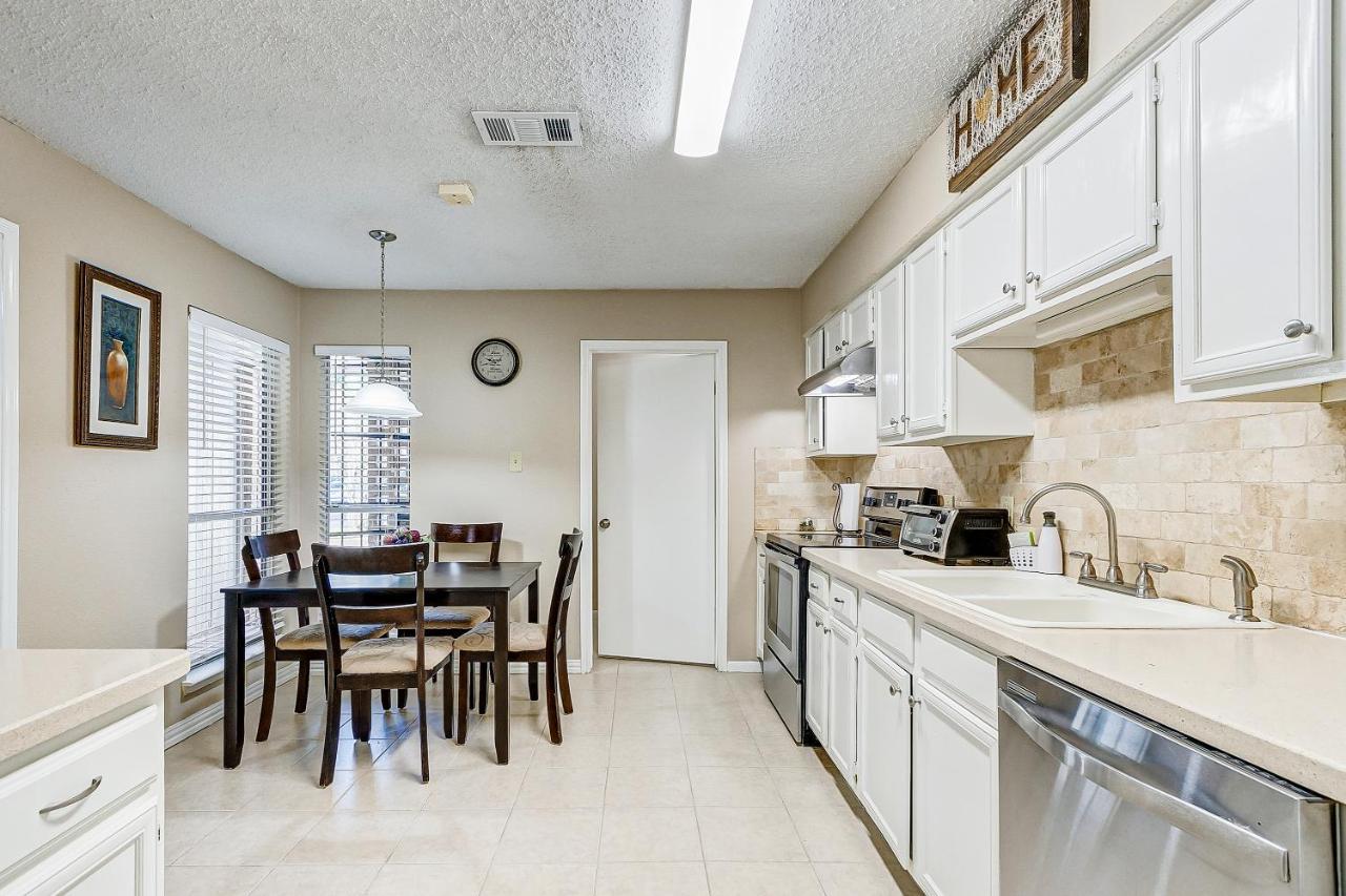 Cheerful 3-Bedroom Home With Indoor Fireplace Houston Dış mekan fotoğraf