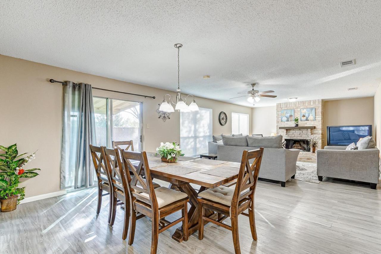 Cheerful 3-Bedroom Home With Indoor Fireplace Houston Dış mekan fotoğraf