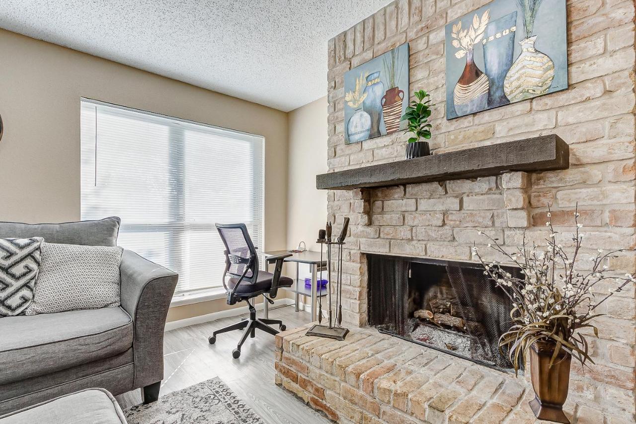 Cheerful 3-Bedroom Home With Indoor Fireplace Houston Dış mekan fotoğraf